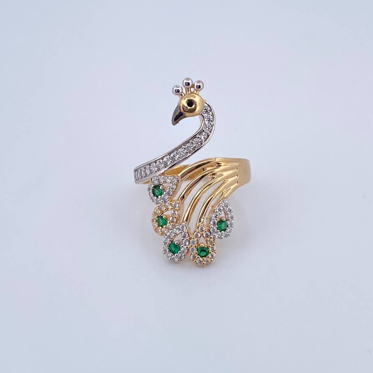 Anillo Pavo Real 4.8gr / T6 3/4 / Circones Negro Verdes Blancos Tres Oros 18K $