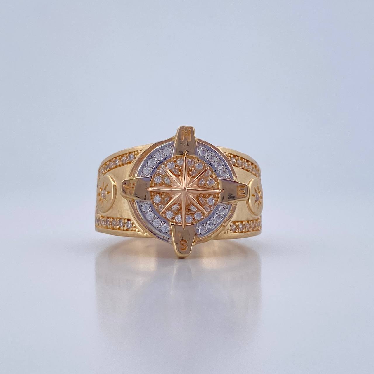 Anillo Estrella Cardinal 10.45gr / T9 3/4 / Circones Blancos Tres Oros 18K $