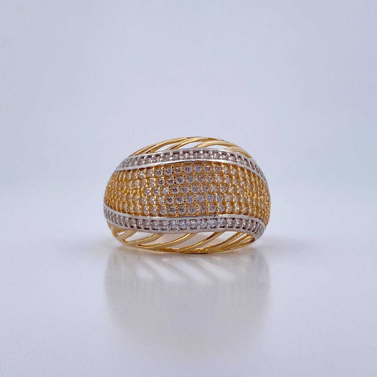 Anillo Linea Curva 6.5gr / T8 1/4 / Circones Blancos Dos Oros Amarillo Blanco 18K $