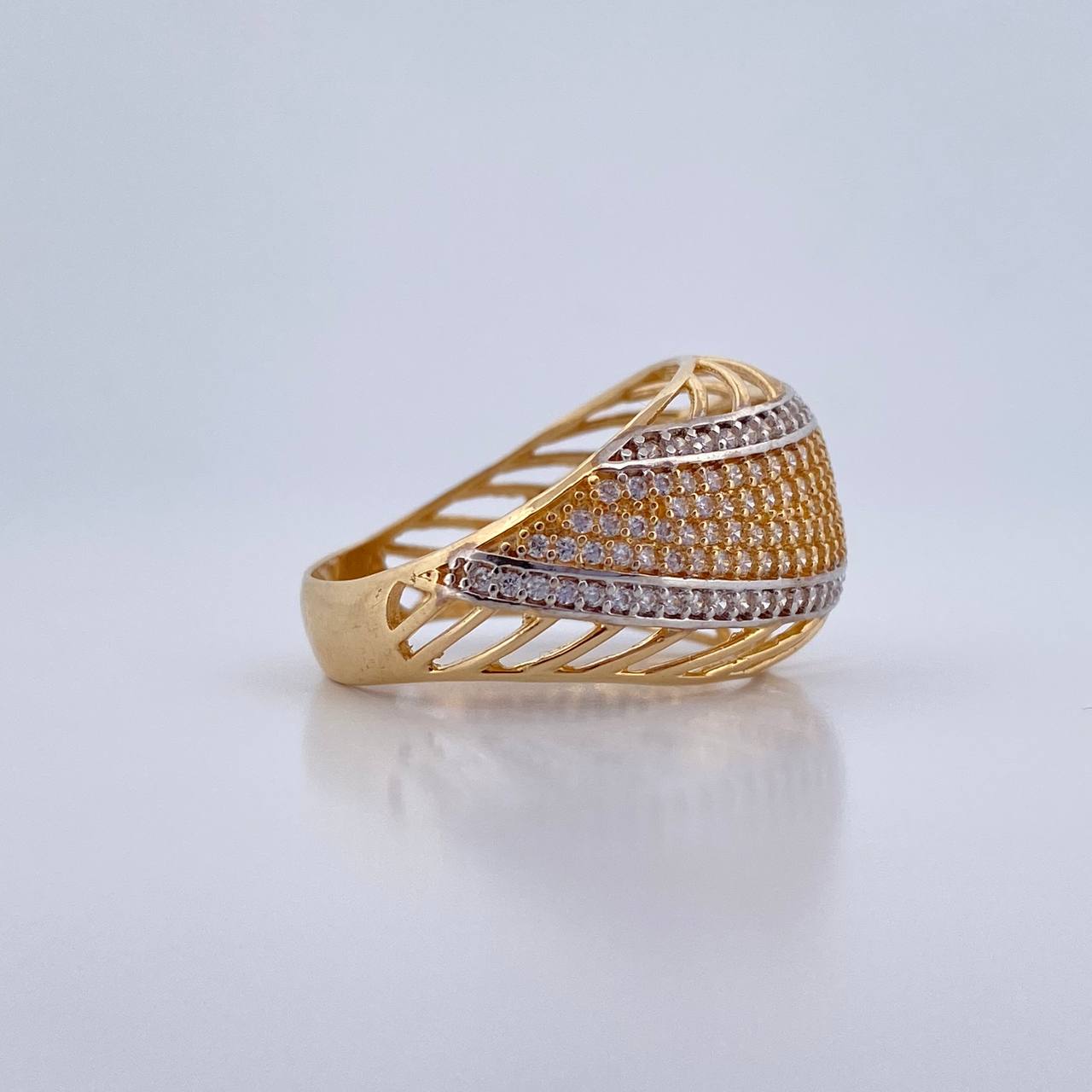 Anillo Linea Curva 6.5gr / T8 1/4 / Circones Blancos Dos Oros Amarillo Blanco 18K $