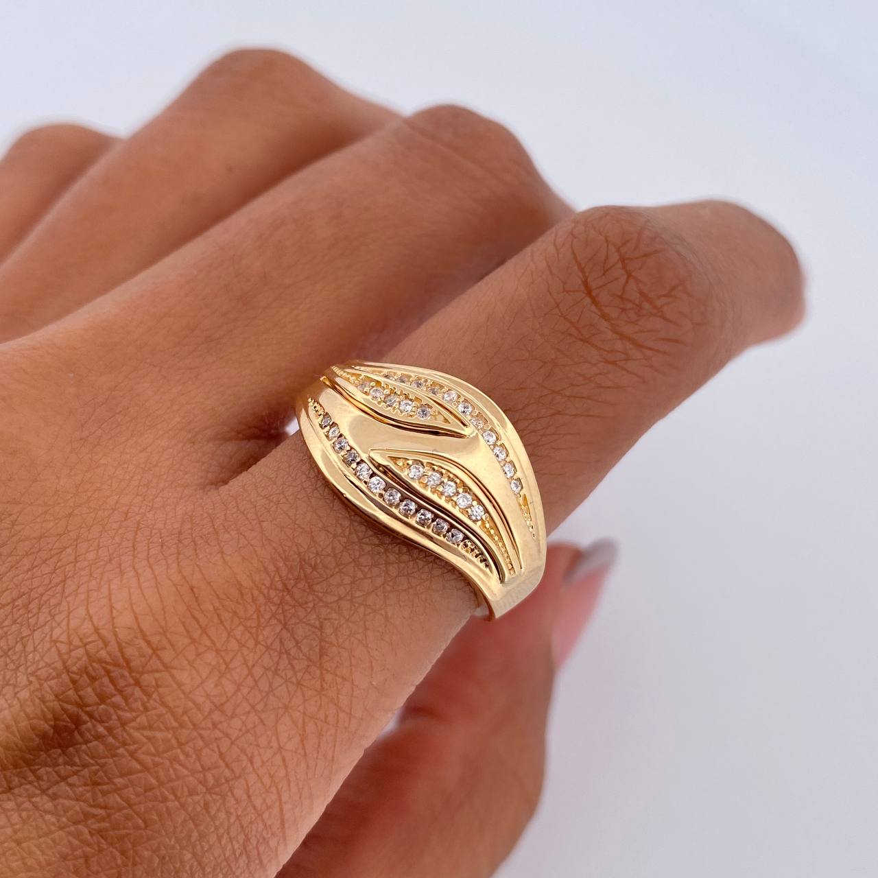 Anillo Vintage 4.35gr / T7 3/4 / Circones Blancos Oro Amarillo 18K $