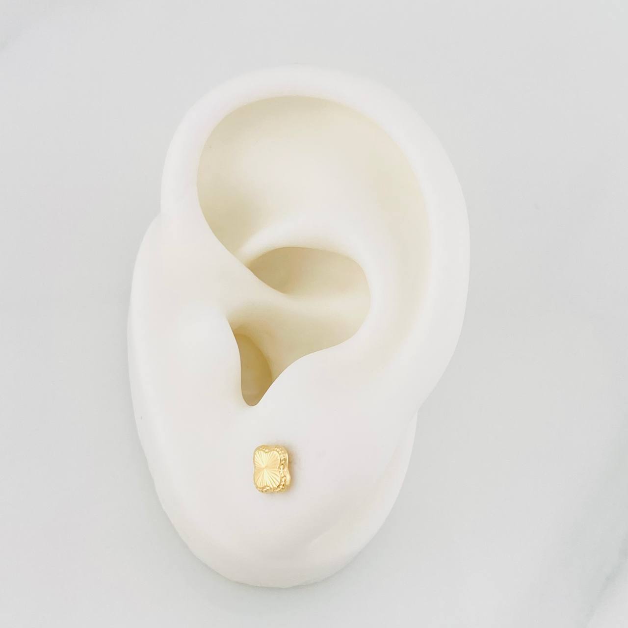 Topos Trebol Diamantado 0.65g / 5.2mm Oro Amarillo 18K