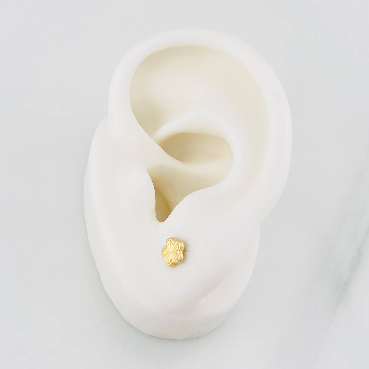 Topos Flor Diamantado 0.65g / 5.4mm Oro Amarillo 18K