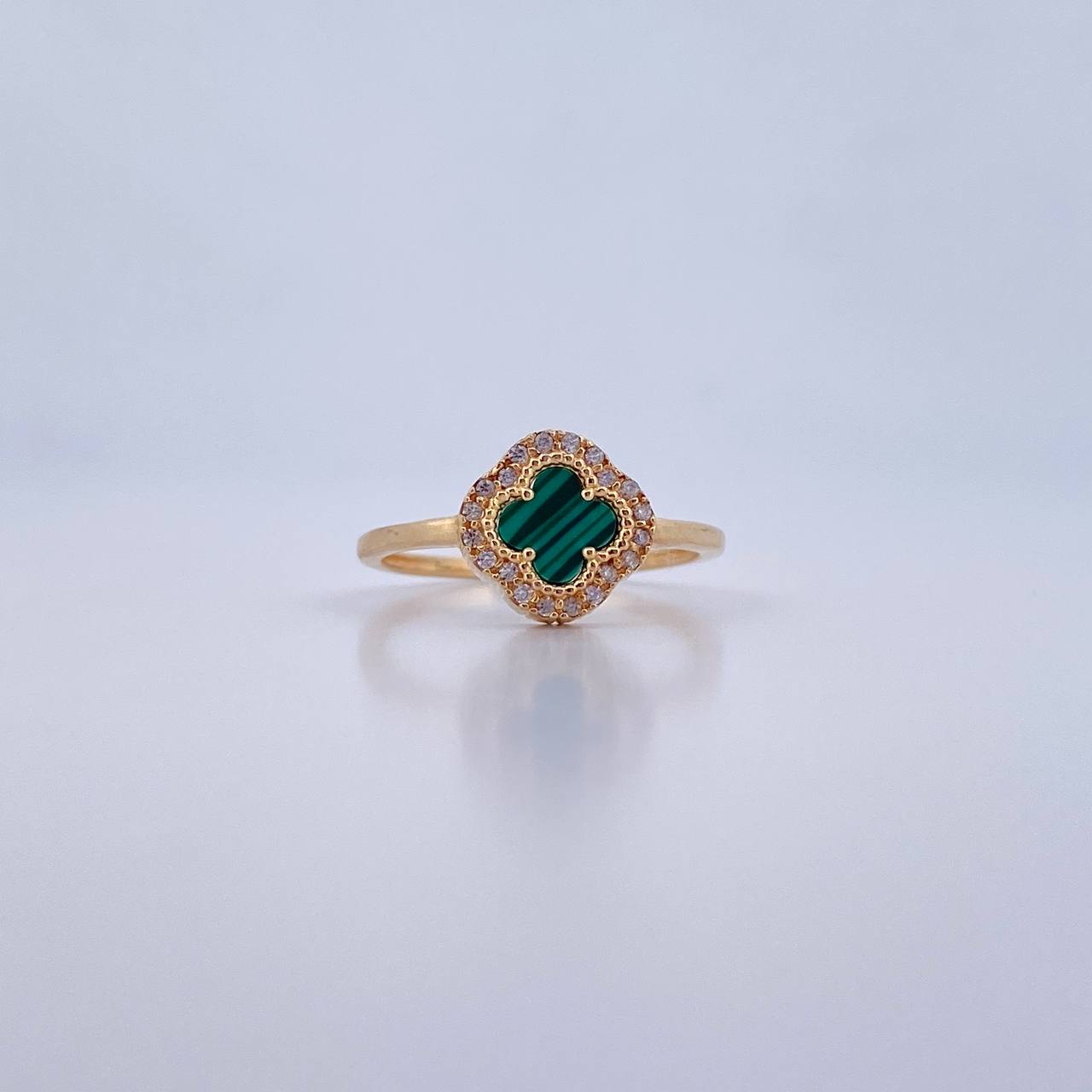 Anillo Trebol 2.7gr / T7 1/2 / Malaquita Verde Circones Blancos Oro Amarillo 18K &