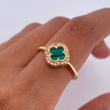 Anillo Trebol 2.7gr / T7 1/2 / Malaquita Verde Circones Blancos Oro Amarillo 18K &