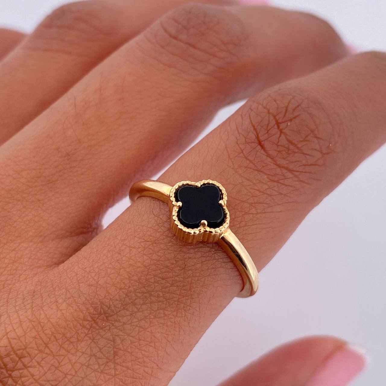 Anillo Trebol T6 3/4 Onix Negra Oro Amarillo 18K
