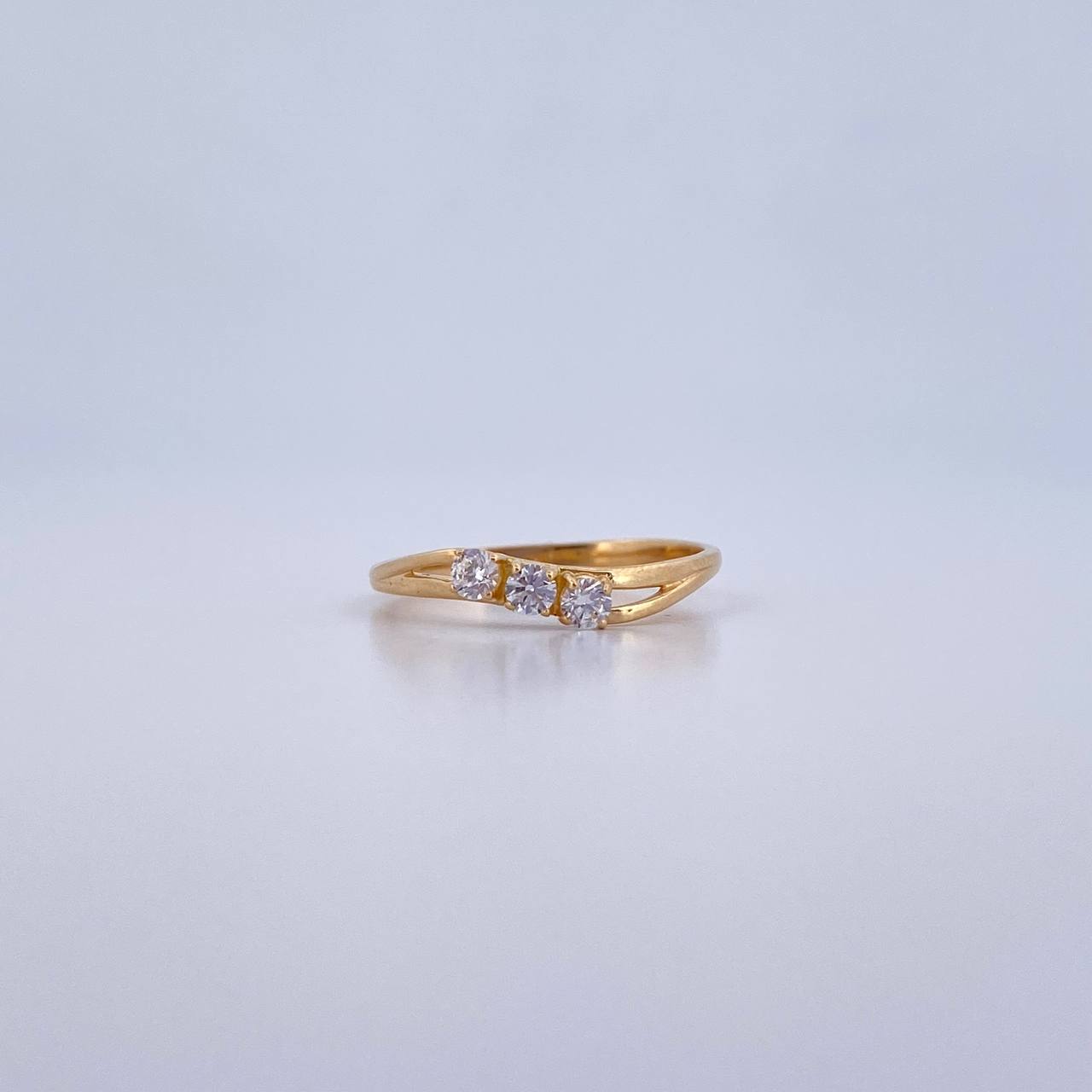 Anillo Trinidad 1.5gr / T6 1/2 / Circones Blancos Oro Amarillo 18K &