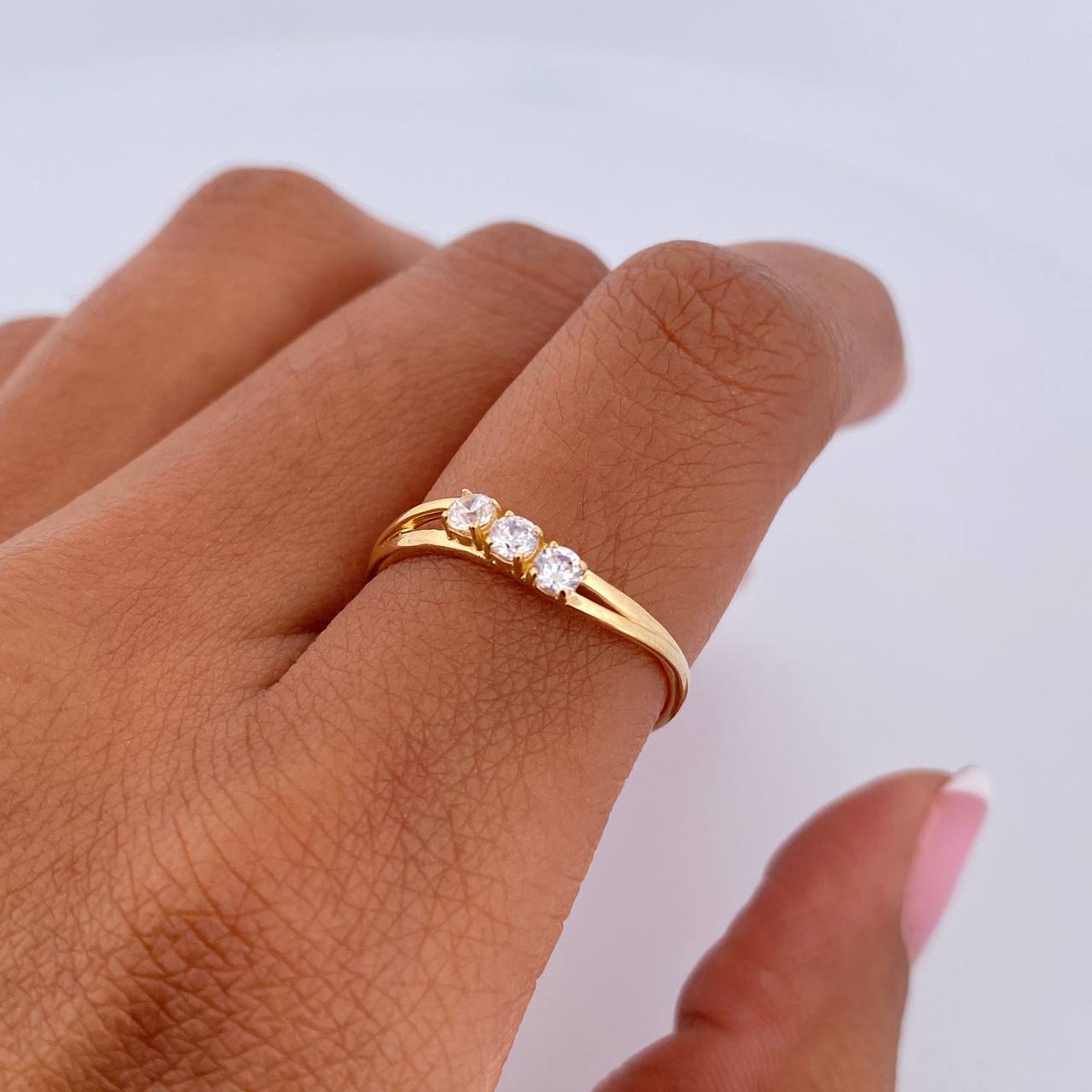 Anillo Trinidad 1.5gr / T6 1/2 / Circones Blancos Oro Amarillo 18K &