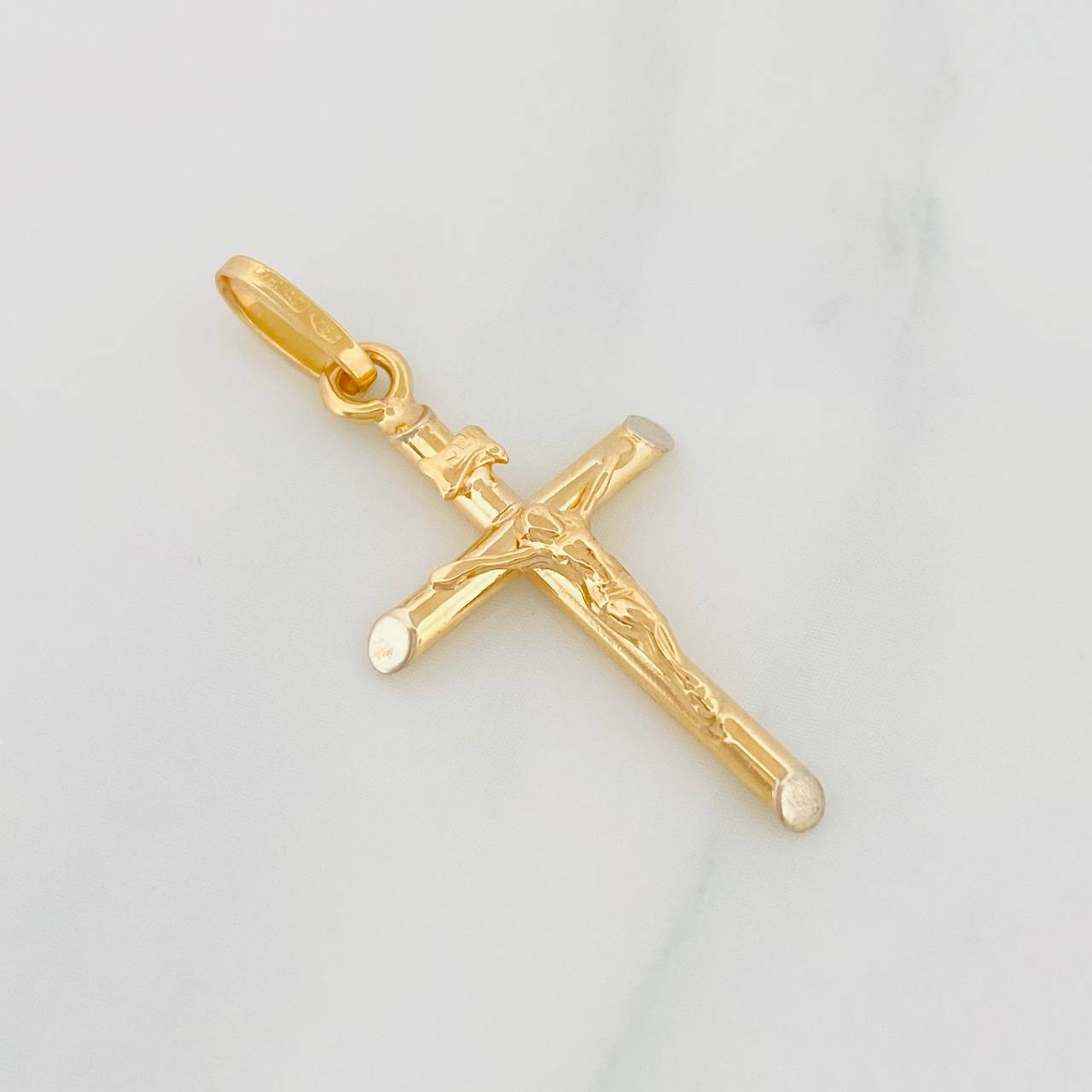 Dije Cruz Cristo 1.5g / 3.3cm Dos Oros Amarillo Blanco 18K