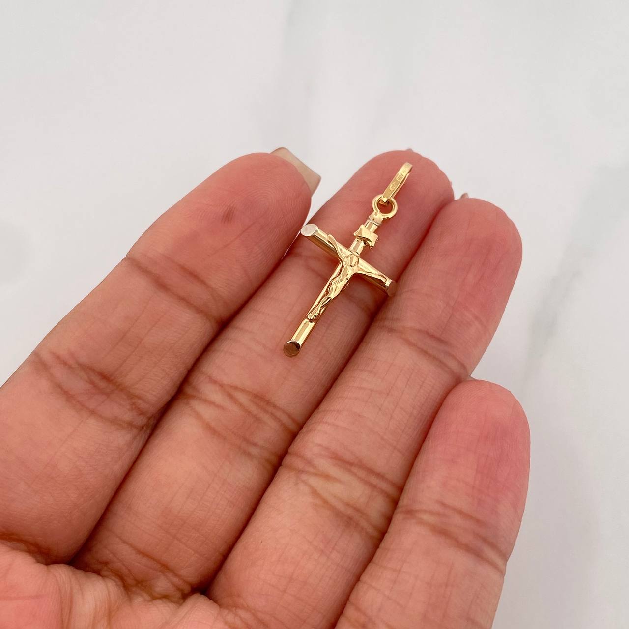 Dije Cruz Cristo 1.5g / 3.3cm Dos Oros Amarillo Blanco 18K