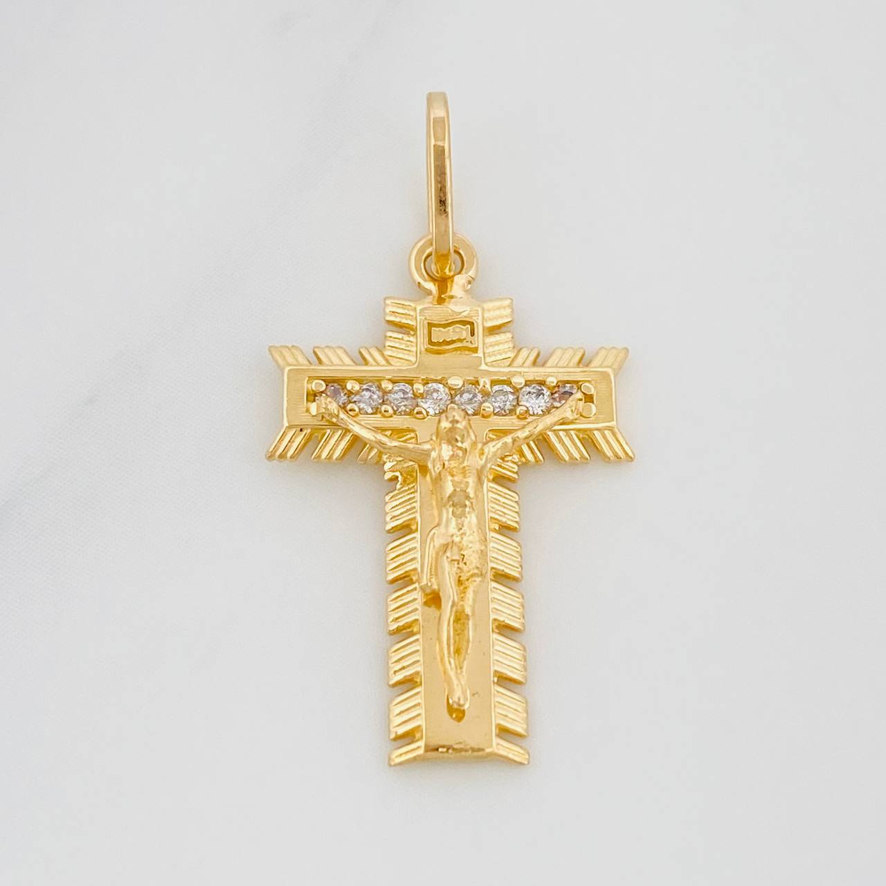 Dije Cruz Cristo Milagroso 1.1g / 2.7cm Oro Amarillo 18K