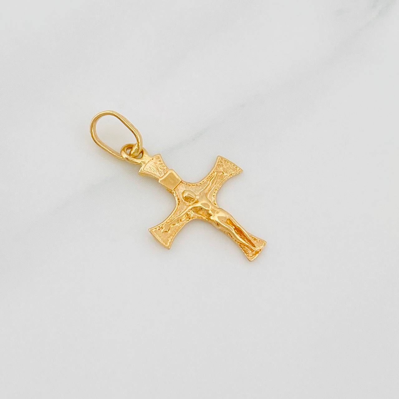 Dije Cruz Cristo 0.75g / 2.5cm Oro Amarillo 18K