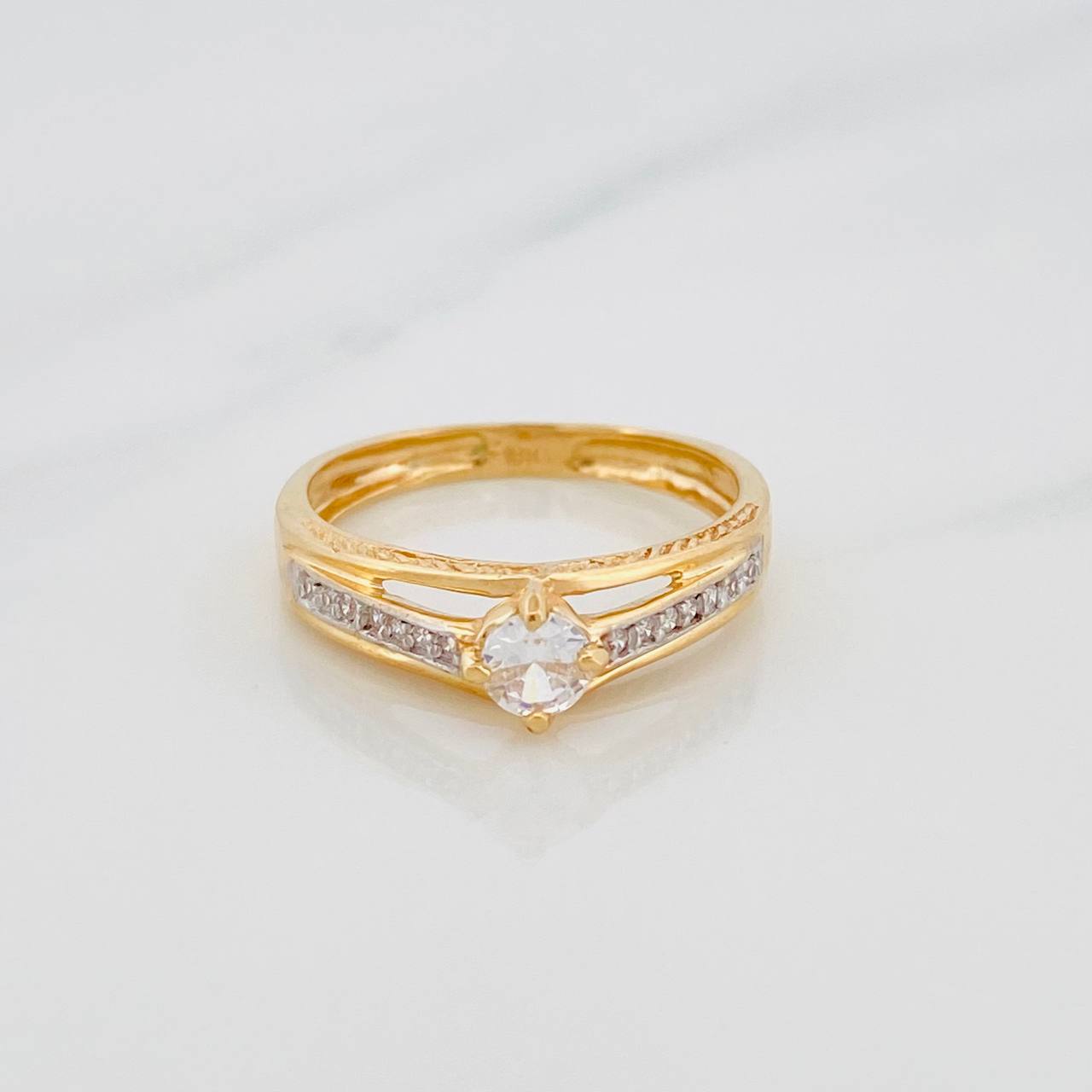 Anillo Solitario 2.2g / T6 1/2 Dos Oros Amarillo Blanco 18K