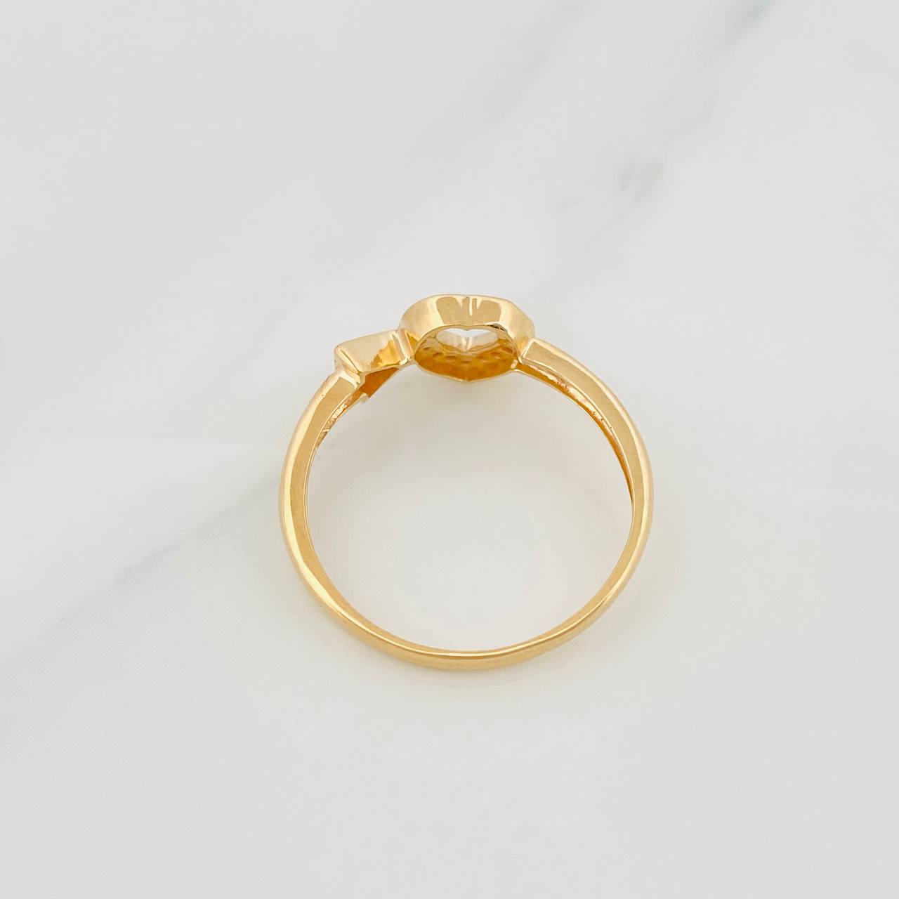 Anillo Corazón Flecha 1.85g / T7 Dos Oros Amarillo Blanco 18K