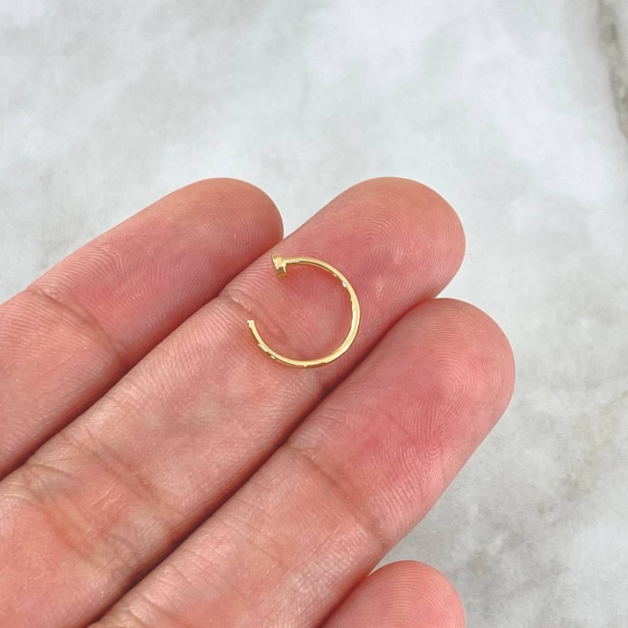 Piercing Media Curva Cabeza Plana 0.25gr / 1.1cm / Oro Amarillo 18K (Joya) ©