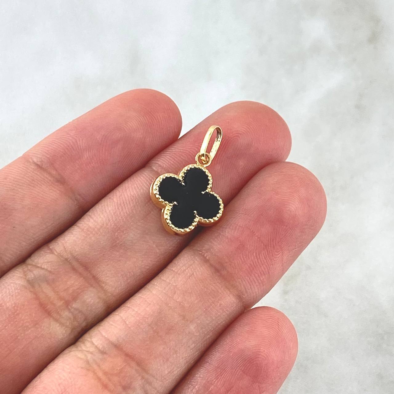 Dije Trébol VCyA 0.75gr / 2cm / 12mm Resina Negra Oro Amarillo 18K *