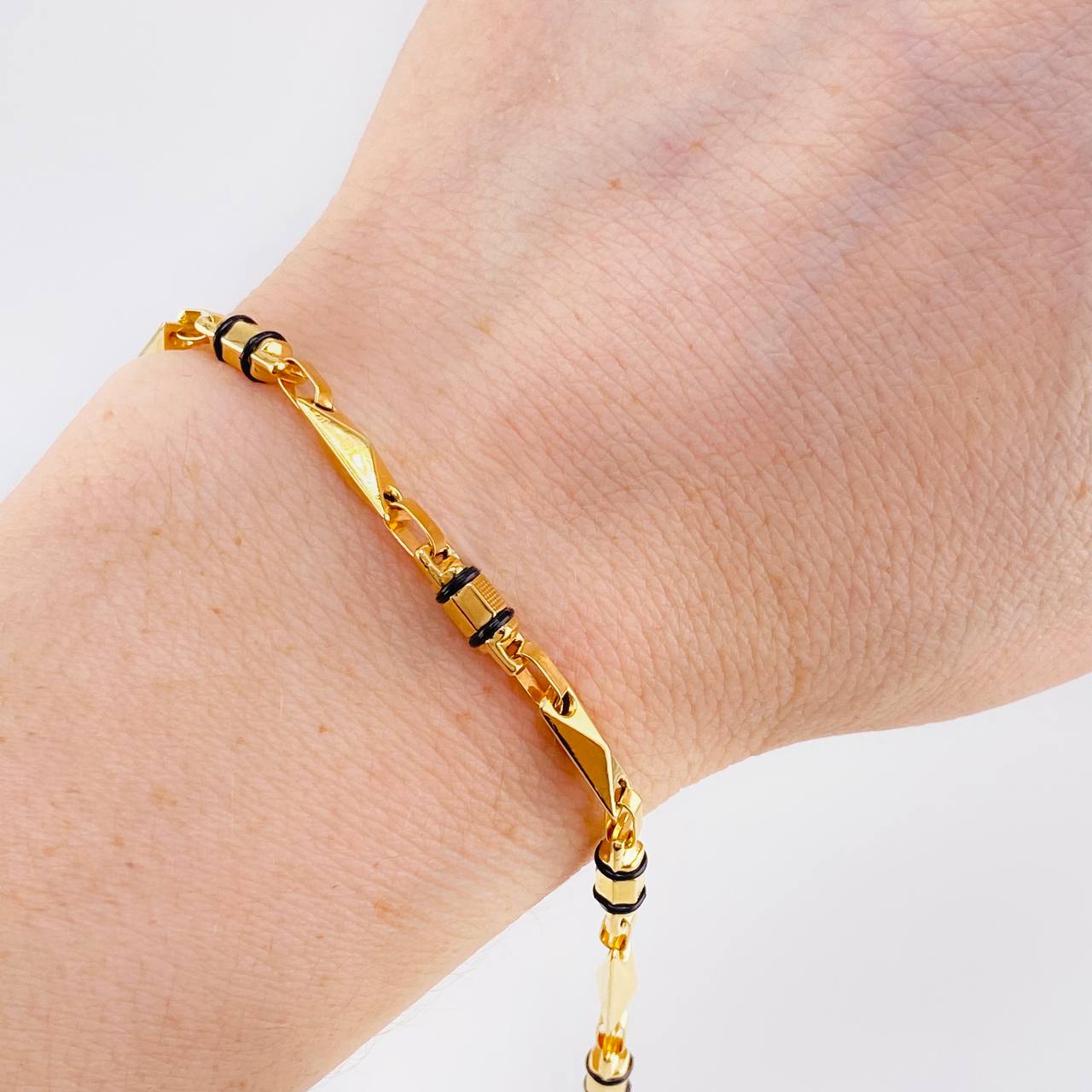 Pulso Rustico Geométrico 4.45g / 19cm / 3.75mm Oro Amarillo 18K