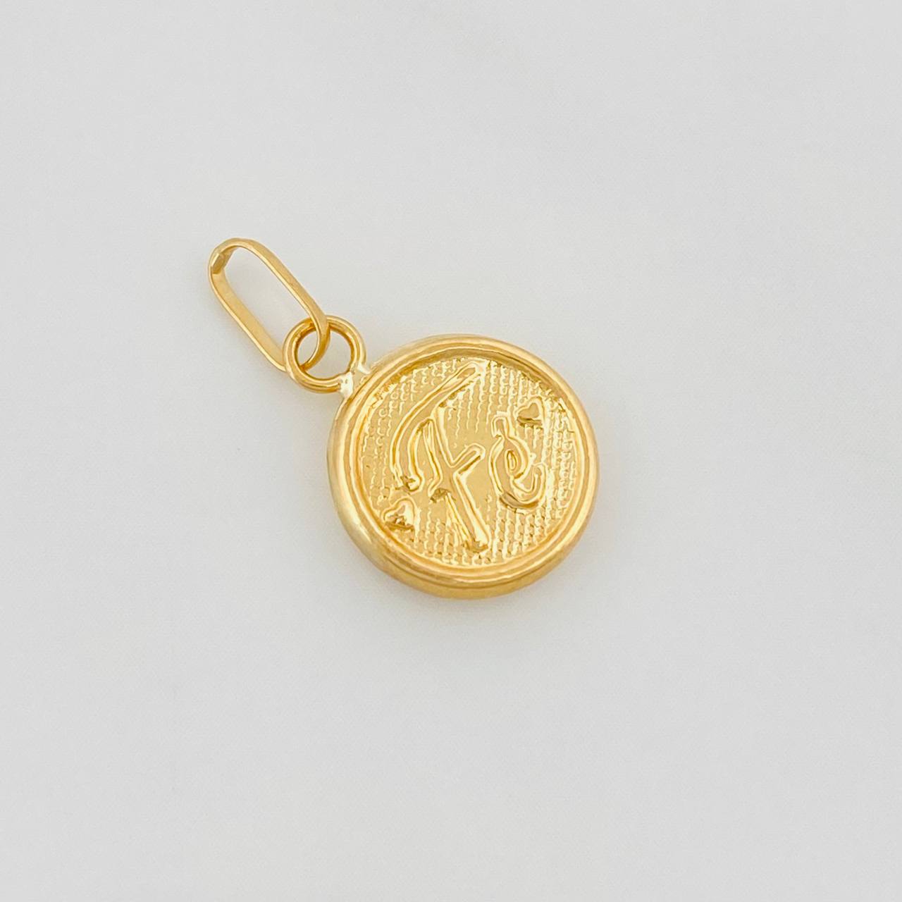 Dije Fe 0.55g / 1.8cm Oro Amarillo 18K