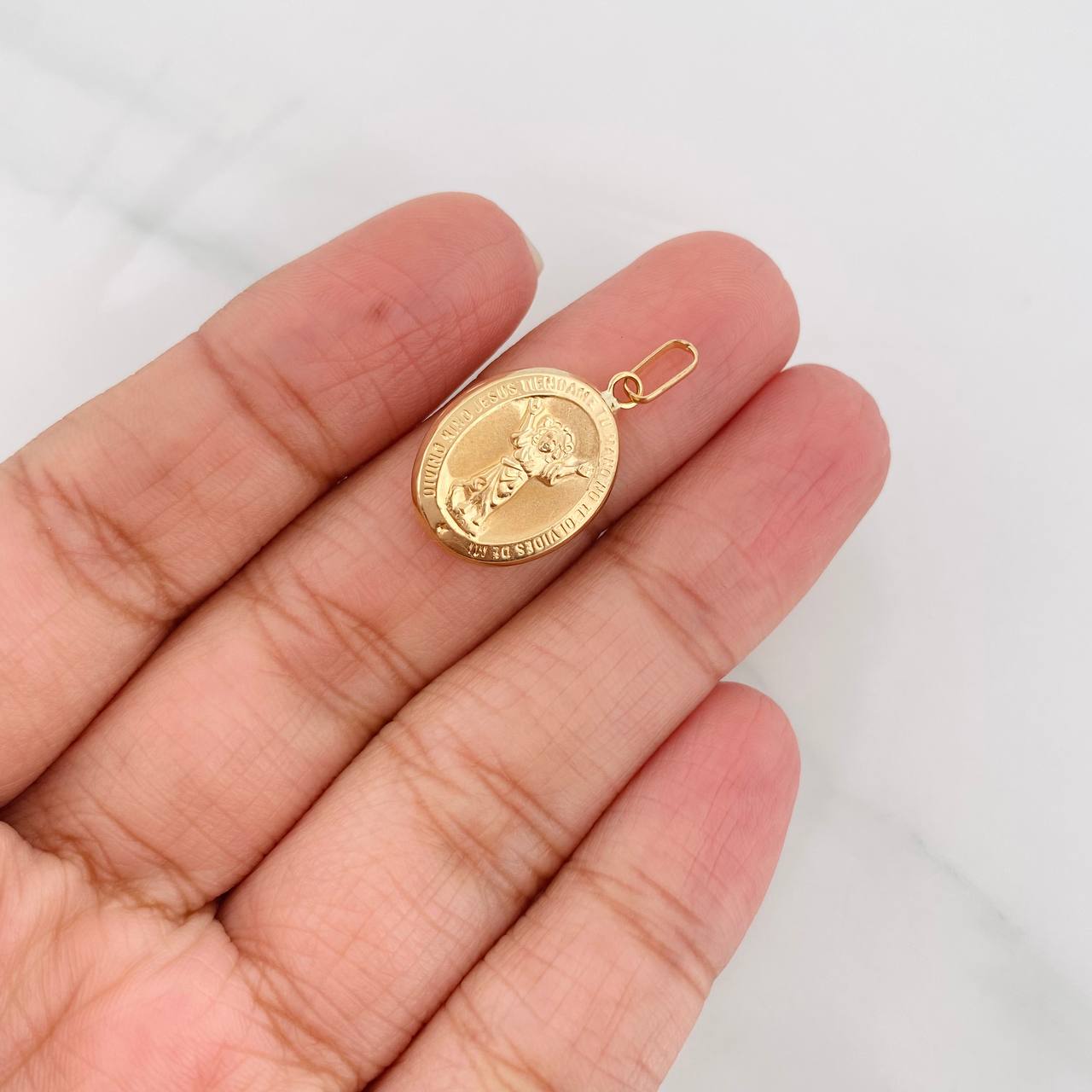 Dije Medalla Divino Niño 1.25g / 2.5cm Oro Amarillo 18K