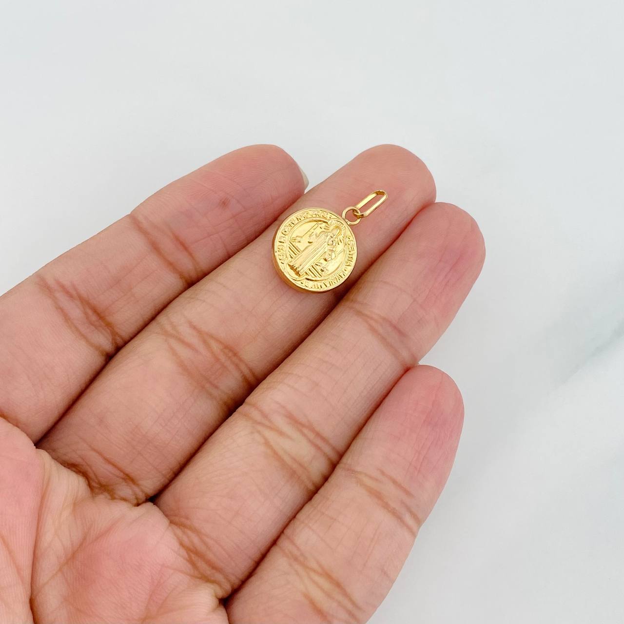 Dije Medalla San Benito 0.9g / 2cm Oro Amarillo 18K