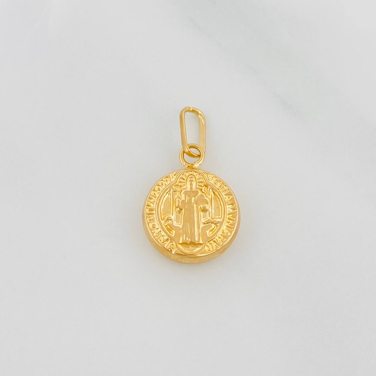 Dije Medalla San Benito 0.6g / 1.7cm Oro Amarillo 18K