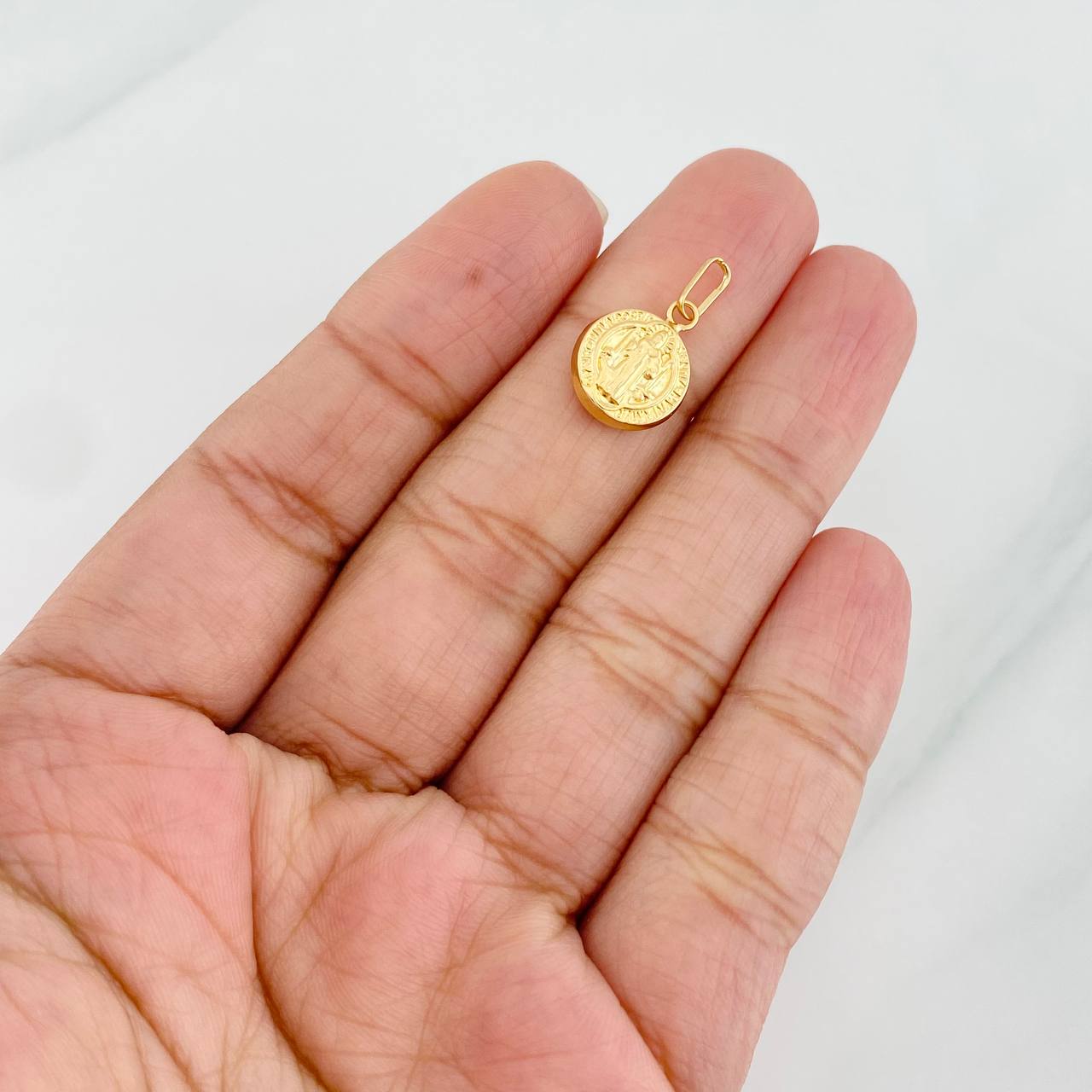 Dije Medalla San Benito 0.6g / 1.7cm Oro Amarillo 18K