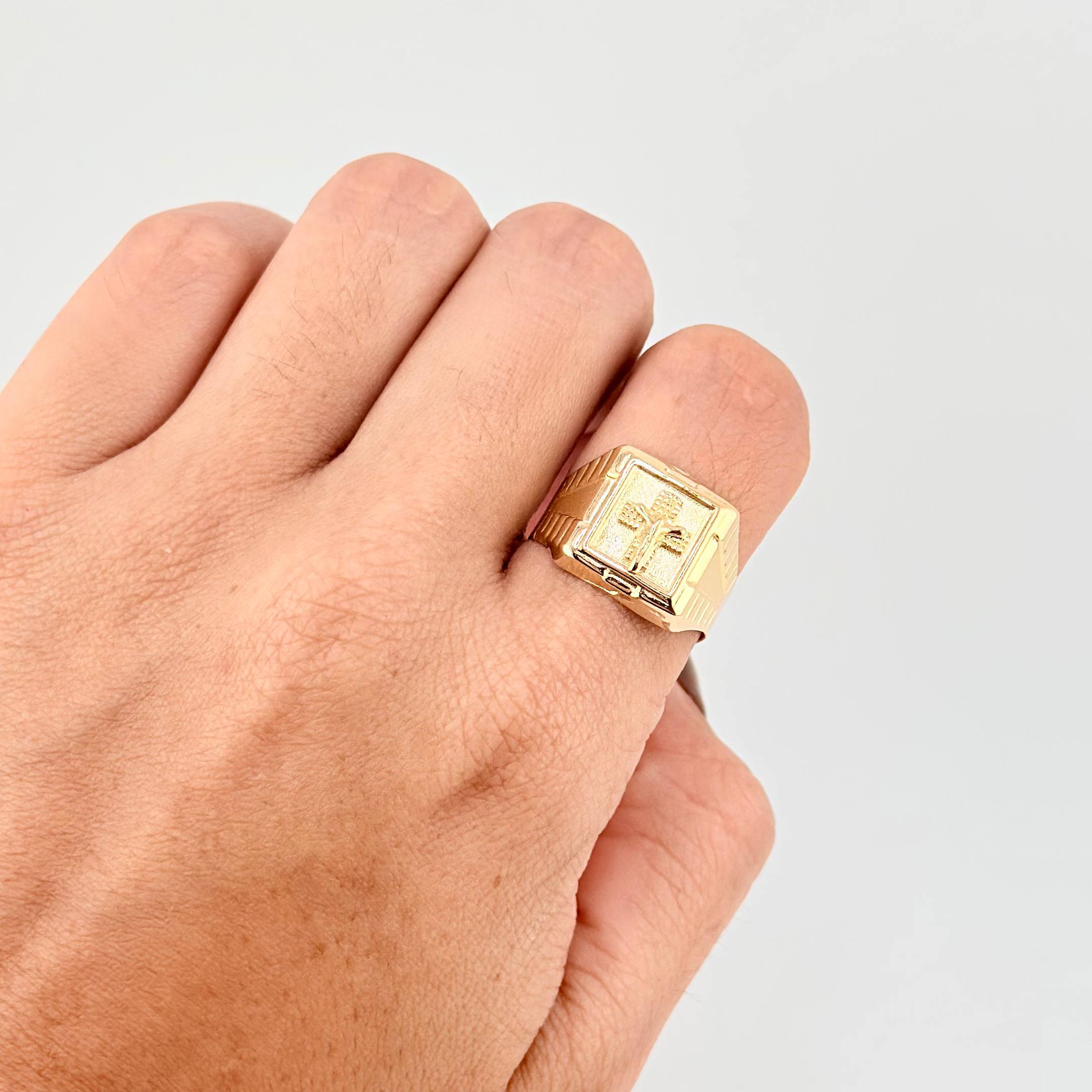 Anillo Sello Cruz Cristo 3.1g / T8 3/4 Oro Amarillo 18K