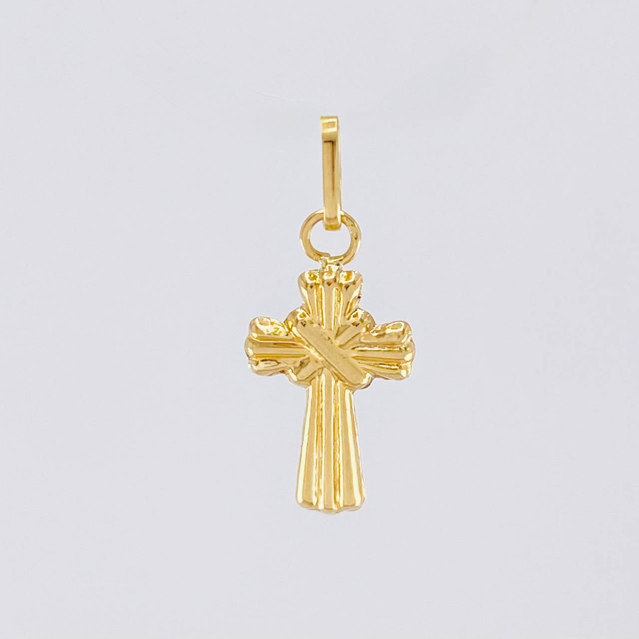 Dije Cruz Estriada 0.35g / 1.8cm Oro Amarillo 18K