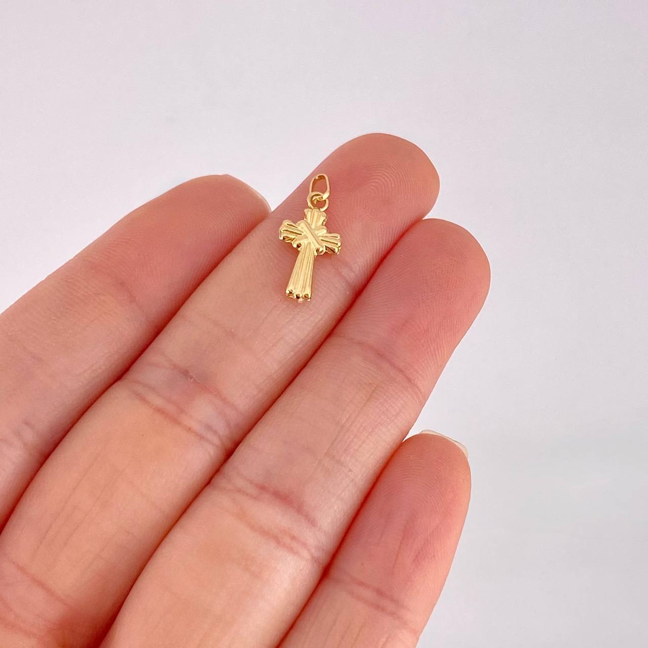 Dije Cruz Estriada 0.35g / 1.8cm Oro Amarillo 18K