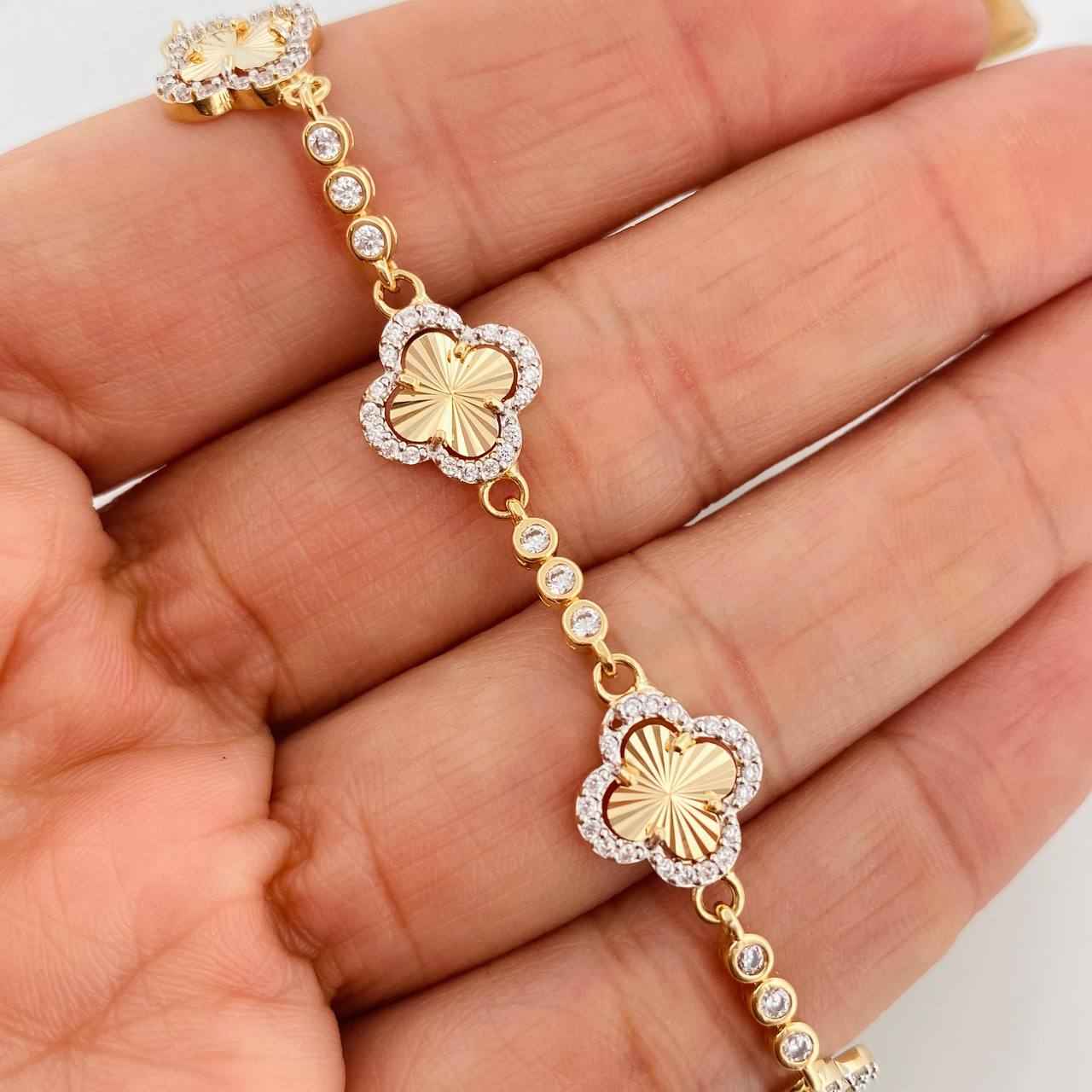 Pulso Trebol Tennis Diamantado 9.5g / 18cm / 2.67mm Oro Amarillo 18K