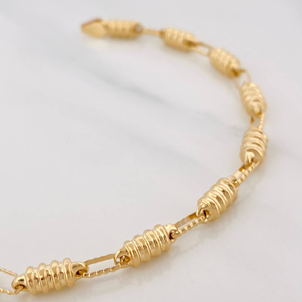 Pulso Rustico Relieve 4.7g / 21.5cm / 3.84mm Oro Amarillo 18K