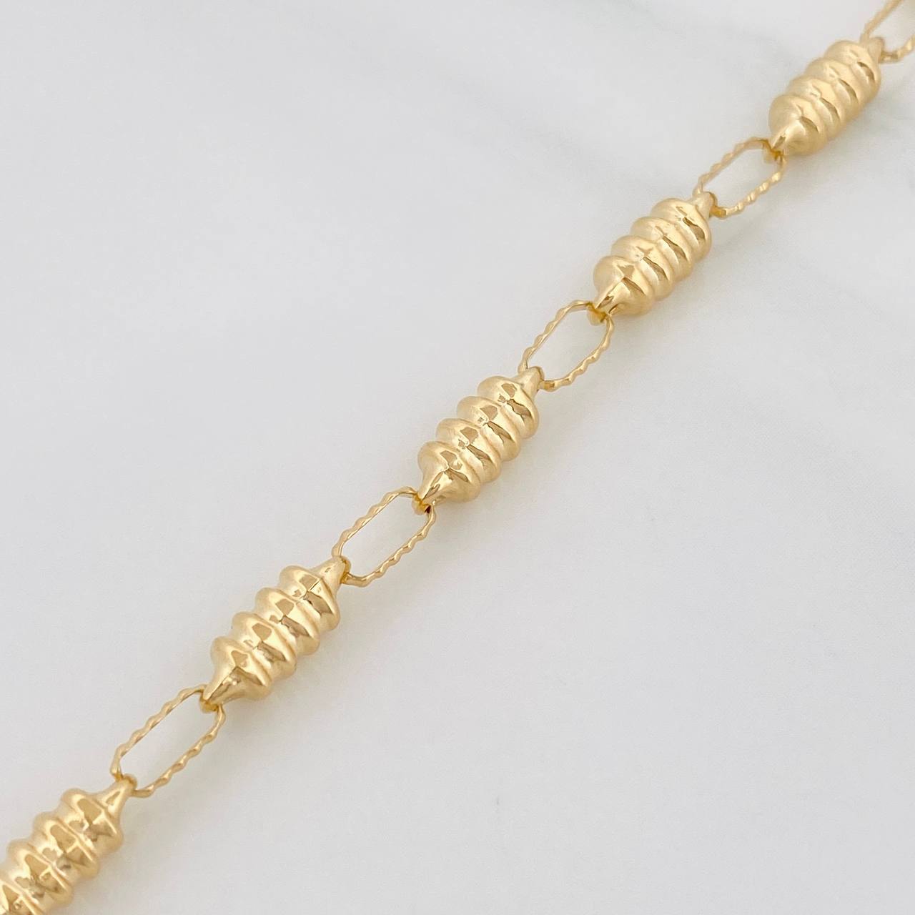 Pulso Rustico Relieve 4.7g / 21.5cm / 3.84mm Oro Amarillo 18K