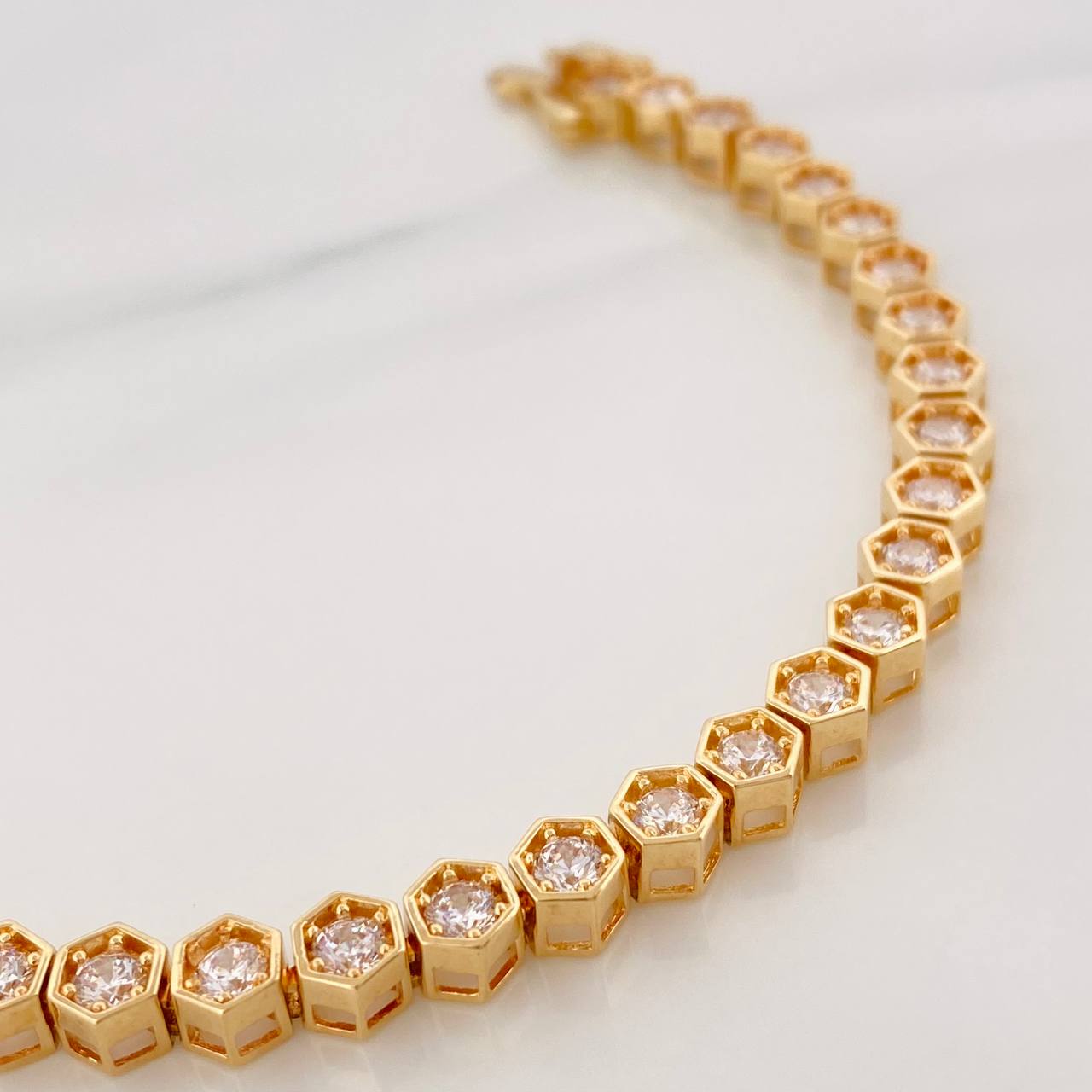 Pulso Hexagono Real 18.8g / 18cm / 5.05mm Oro Amarillo 18K