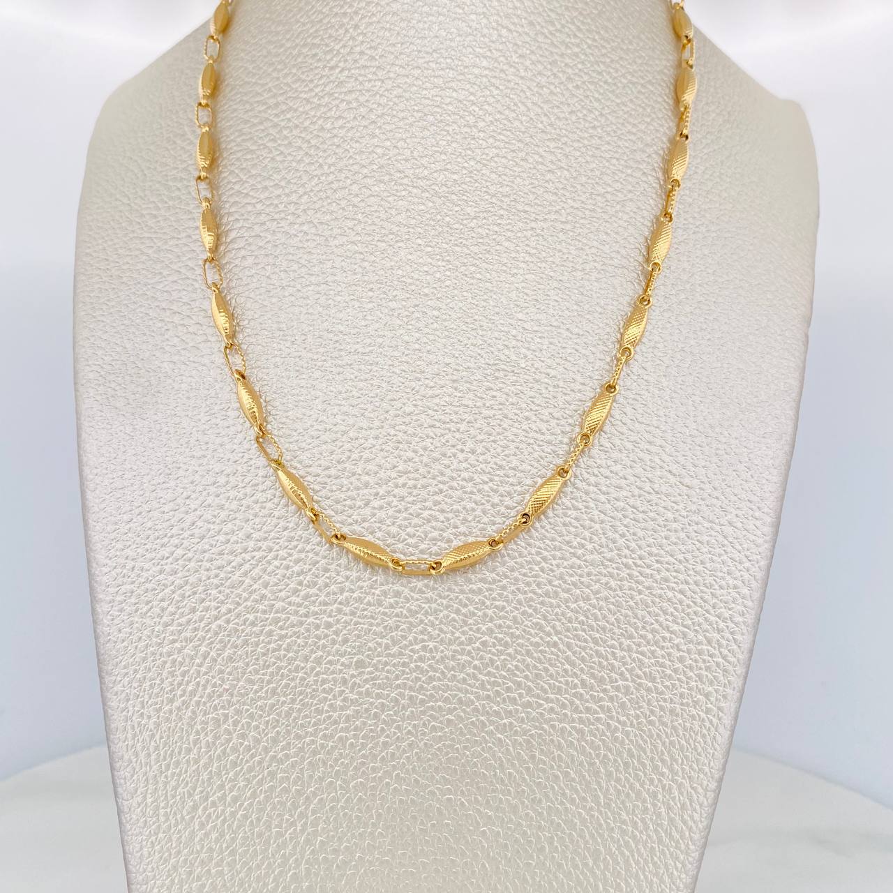 Cadena Rustica Punteada 10.8g / 60.5cm / 3.21mm Oro Amarillo 18K