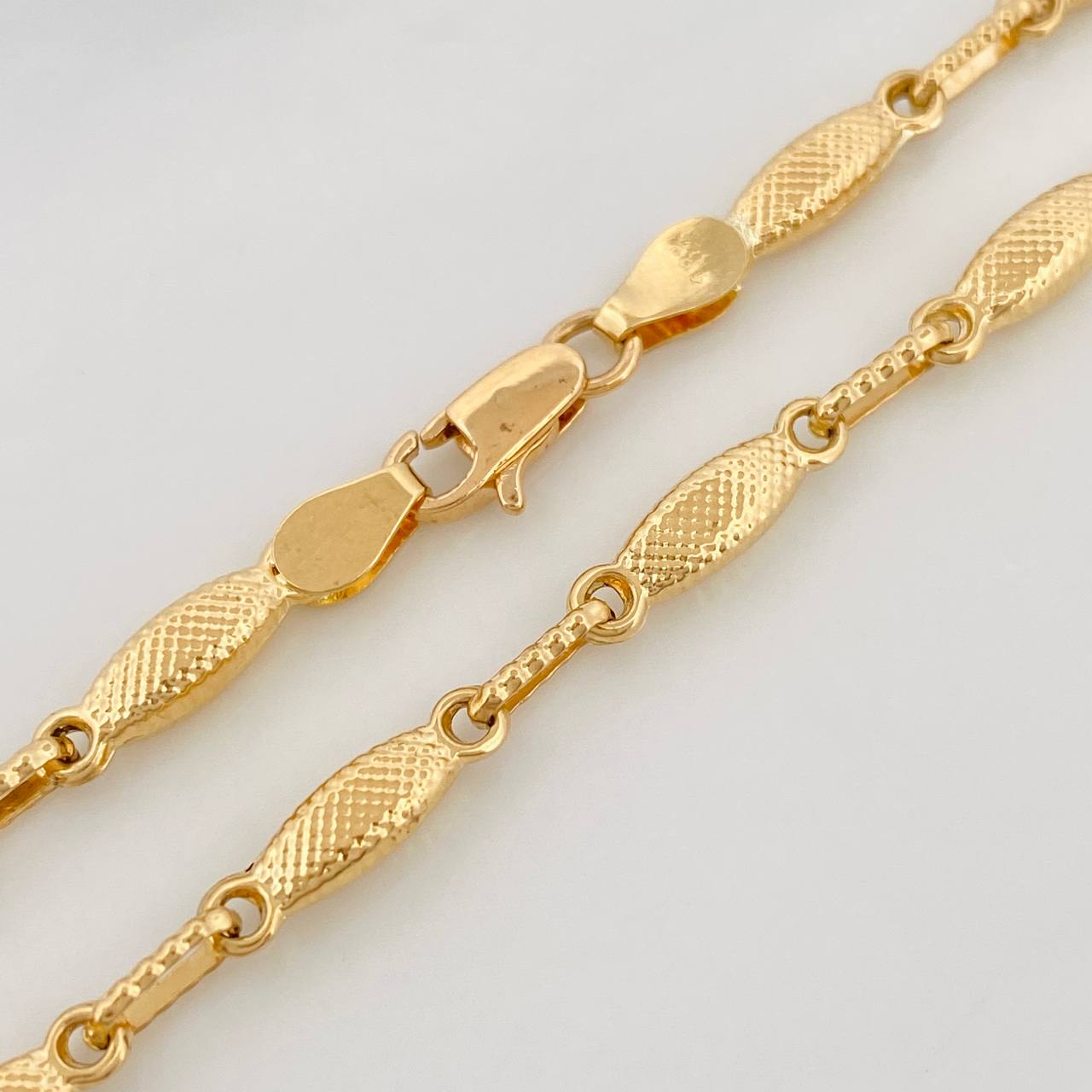 Cadena Rustica Punteada 10.8g / 60.5cm / 3.21mm Oro Amarillo 18K