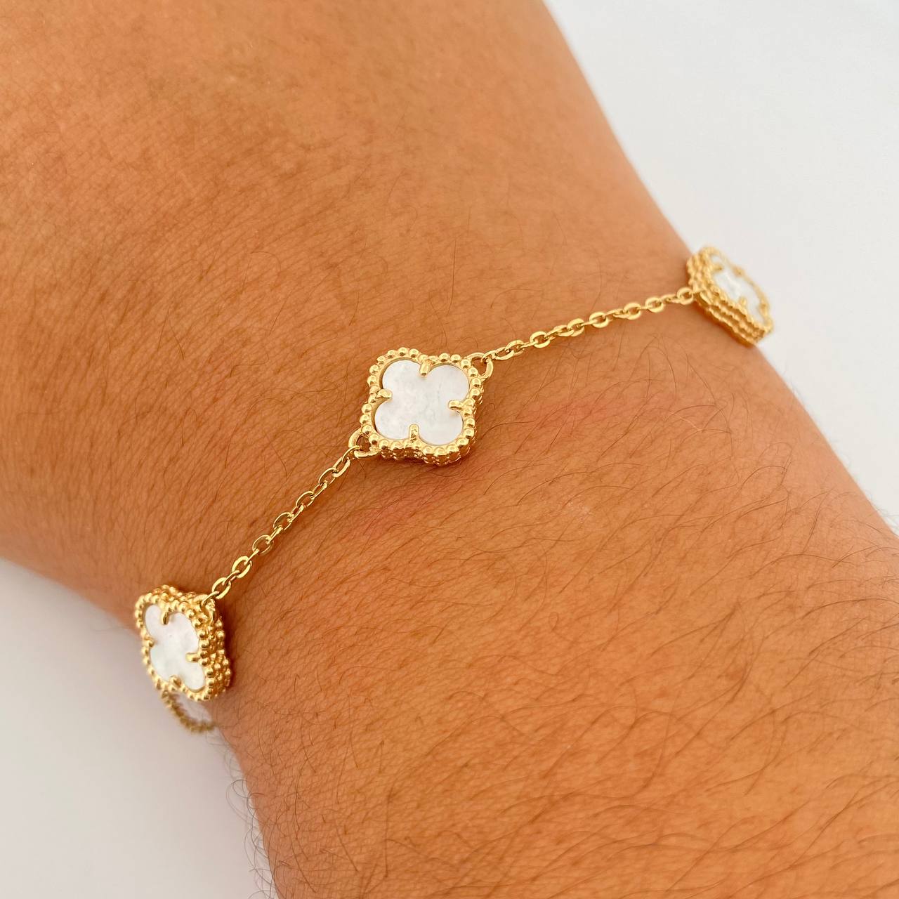 Pulso Aro Seguido Trebol 4.3gr / 16.2cm-19cm / 1.2mm Nacar Blanco Oro Amarillo Nac.Esp. 18K $