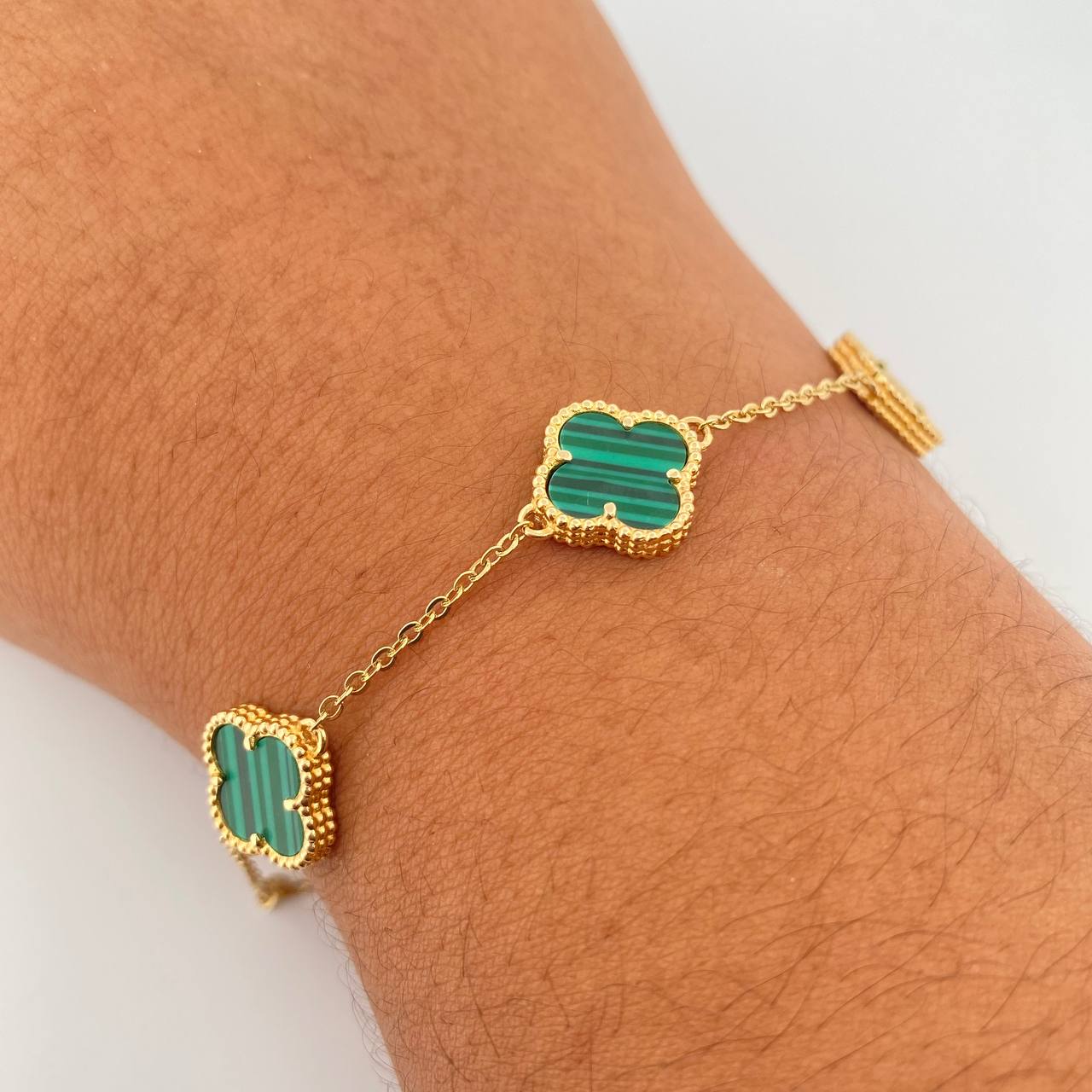 Pulso Espiga Trebol  5.25gr / 16cm-19cm / 1.6mm Malaquita Verde Oro Amarillo Nac.Esp. 18K $