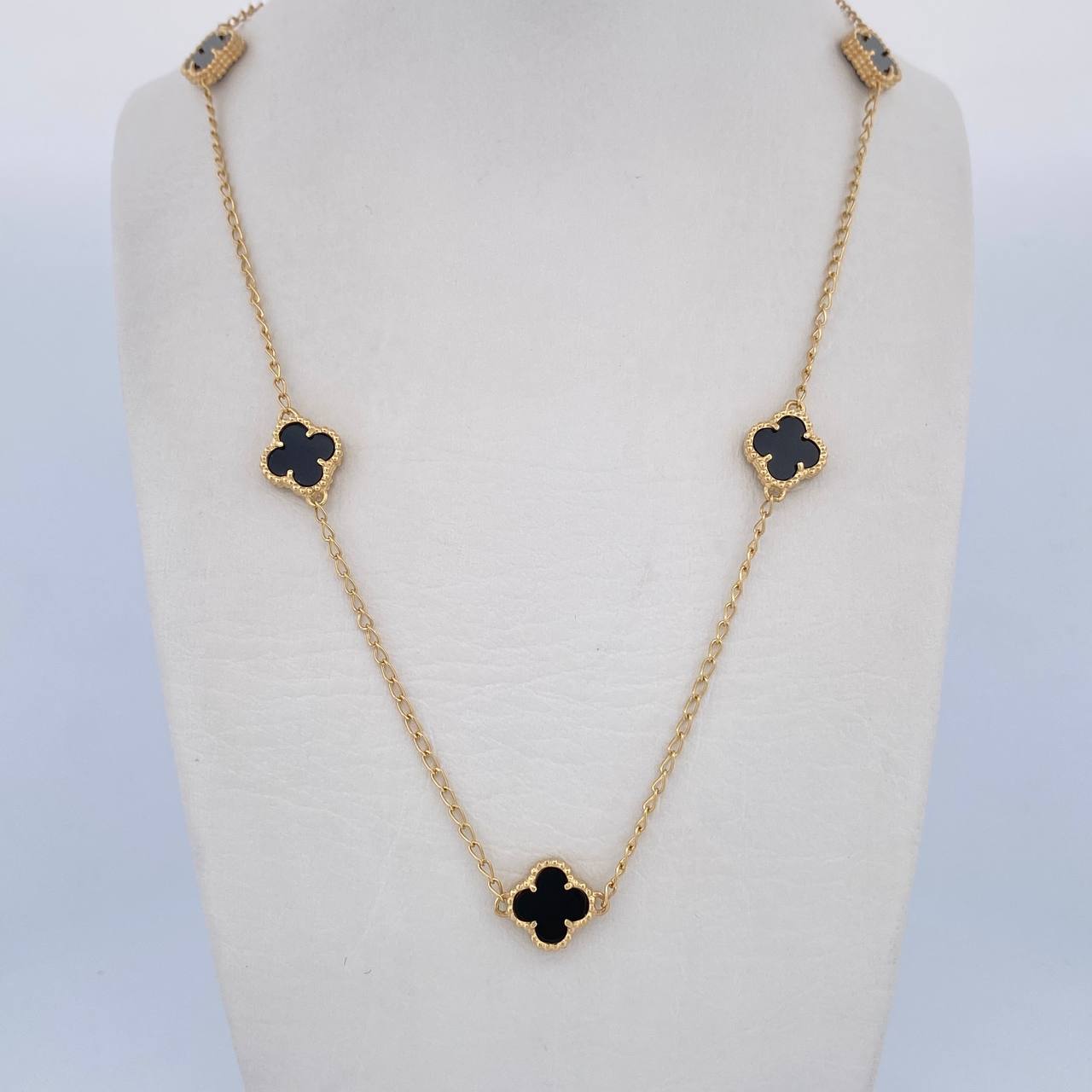 Cadena Espiga Trebol  8.05gr / 49.4cm-52cm / 1.3mm Onix Negra Oro Amarillo Nac.Esp. 18K $