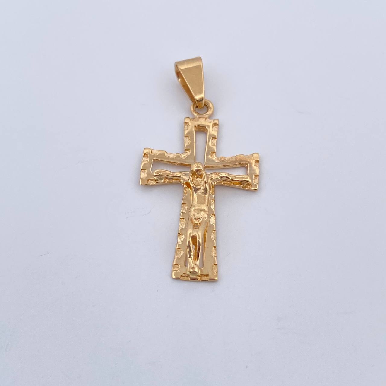 Dije Cruz Cristo Punteado 2.4gr / 3.5cm / Oro 18K &