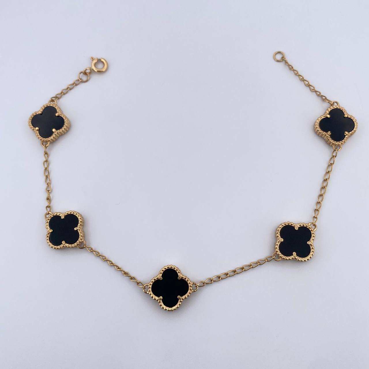 Pulso Espiga Trebol 8.2gr / 20.5cm / 1.6mm Onix Negra Oro Amarillo Nac.Esp. 18K $