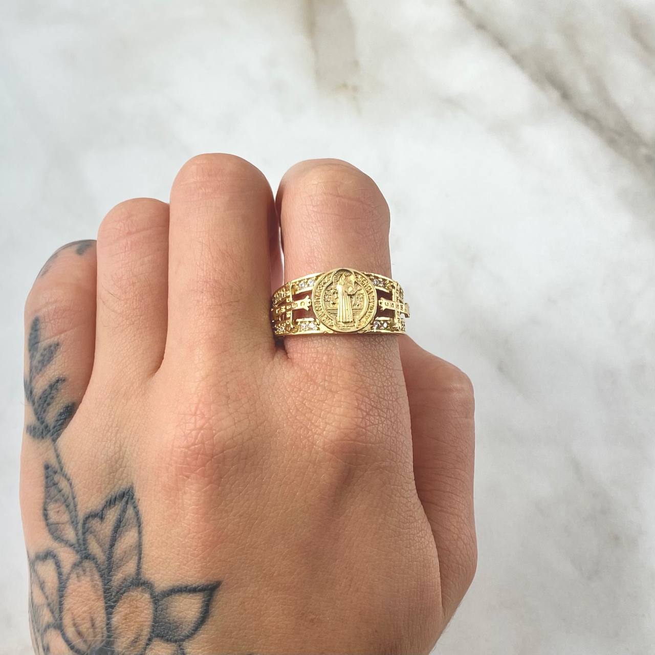 Anillo San Benito Cruces Algidas 5.8gr / T10 1/2 / Oro 18K ©
