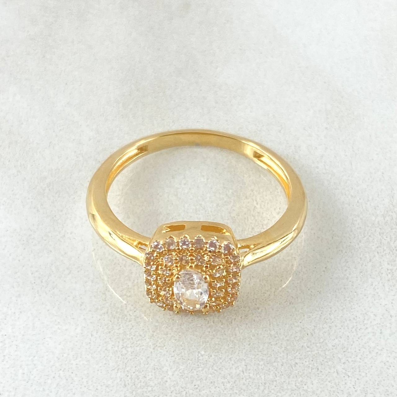 Anillo Halo Cuadrado 2.9gr / T6 1/2 / Oro 18K ©