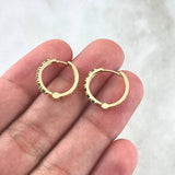 Candongas Carril Filigrana 2gr / 1.4cm / Esmeraldas 24pts Oro Amarillo 18K (Joya)