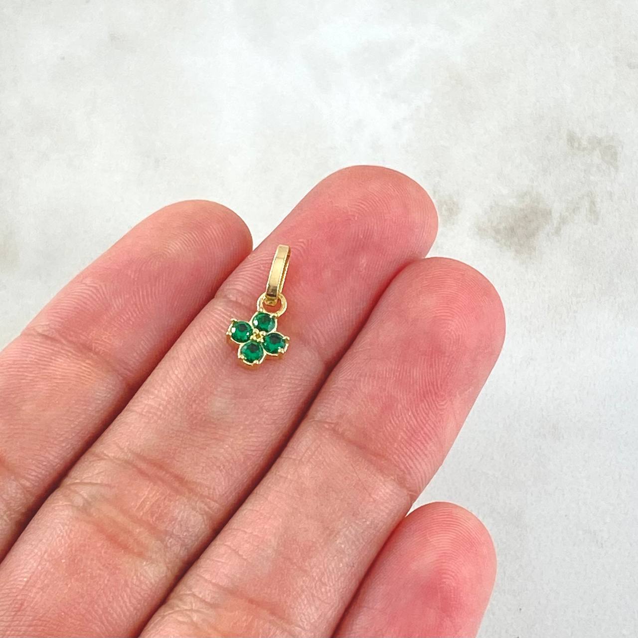 Dije Flor Cuatro Petalos 0.6gr / 1.5cm / Circones Verdes Oro Amarillo 18K