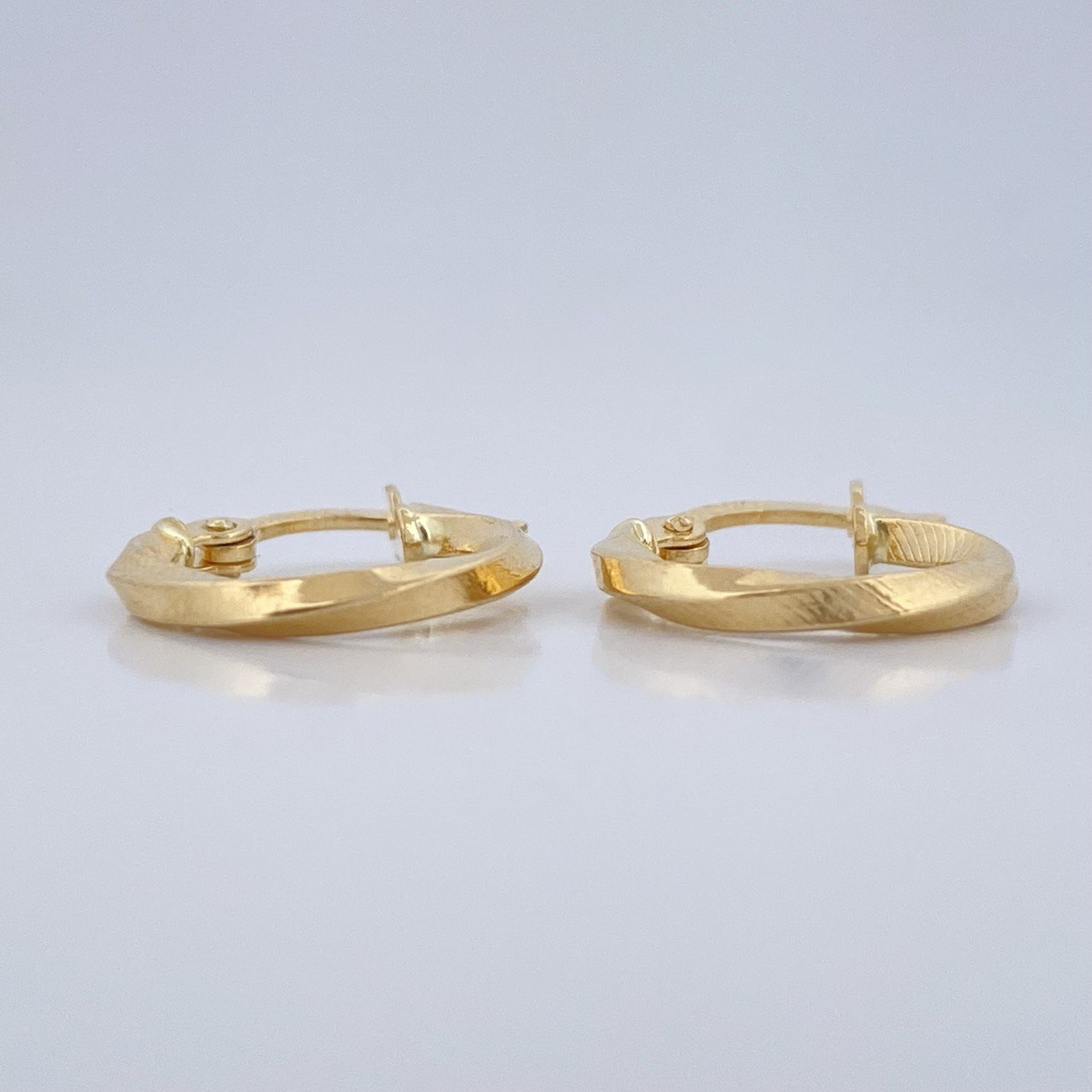 Candongas Clau Entorchadas 0.85gr / 1.5cm / Oro 18K &