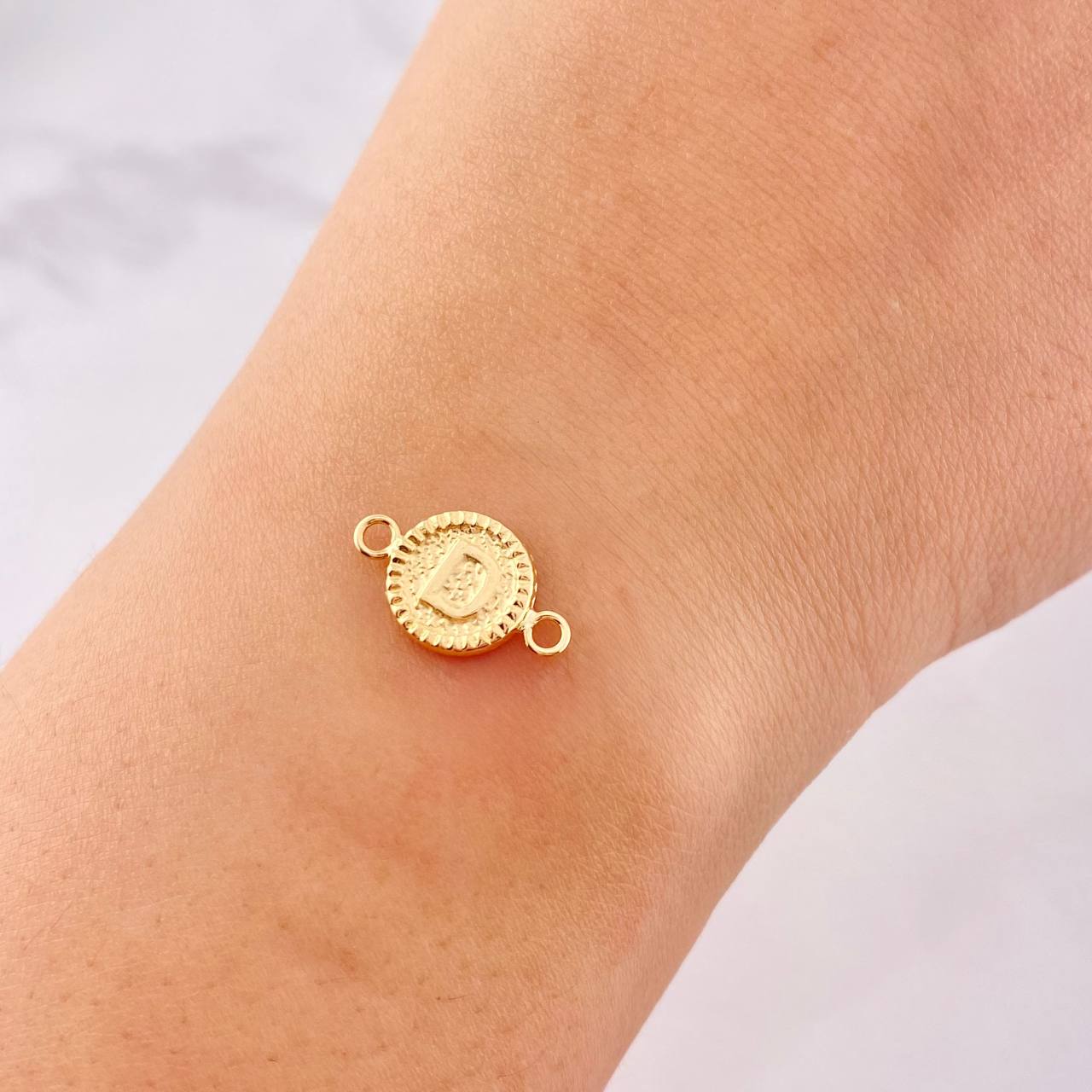 Herraje Circulo Letra D 0.55g / 1.7cm Oro Amarillo 18K