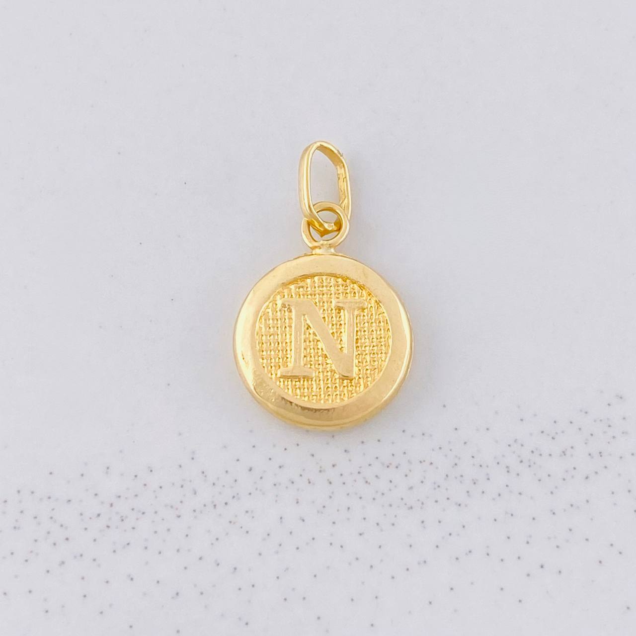 Dije Circulo Letra N 0.4g / 1.6cm Oro Amarillo 18K