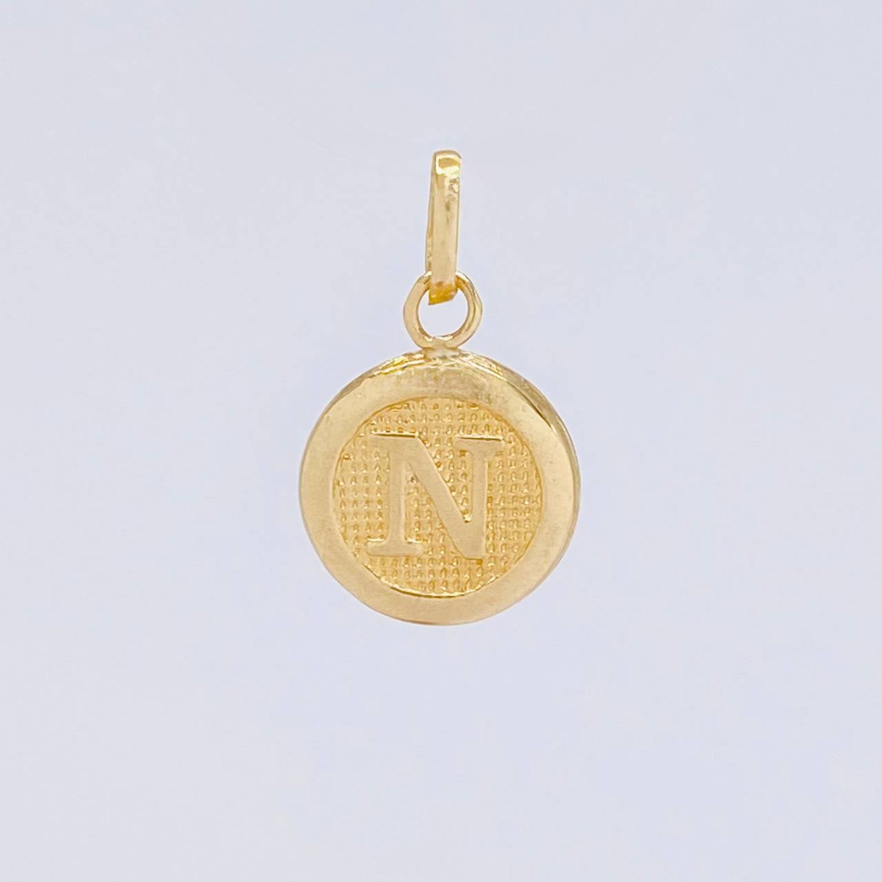 Dije Circulo Letra N 0.4g / 1.6cm Oro Amarillo 18K