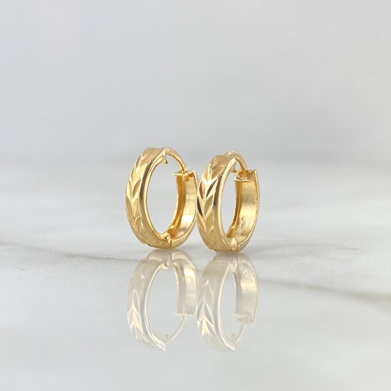 Candongas Carril Texturizado 0.7gr / 1cm / Espiga Oro Amarillo 18K *