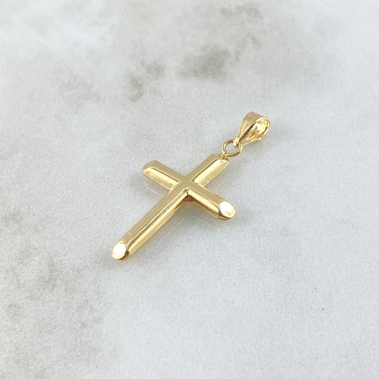 Dije Cruz Puntas Planas 0.35gr / 2.1cm / Lisa Troquelada - Cargador Bordeado Oro Amarillo 18K